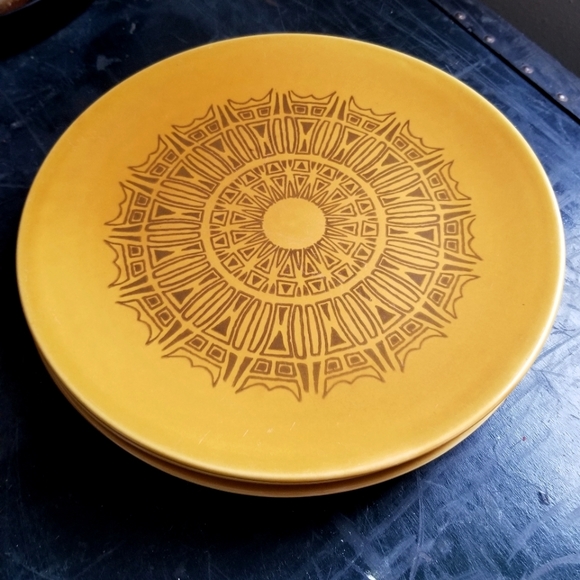 Vintage 1970 Homer Laughlin Dinner Plates, signed, set of 4 - Picture 2 of 4